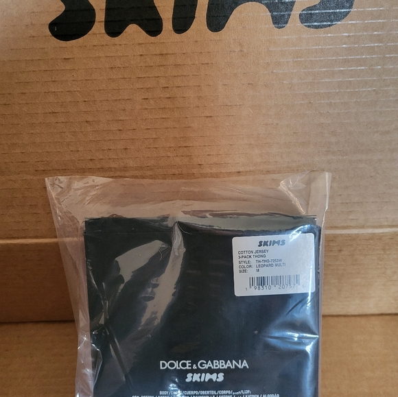 NWT SKIMS x Dolce & Gabbana 3 Pack Thong Size M - Picture 4 of 5